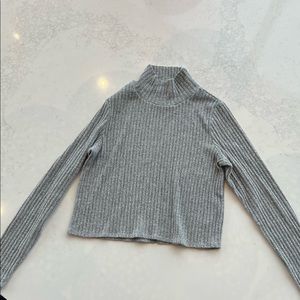 Aritzia grey lightweight turtle neck size medium barely worn!